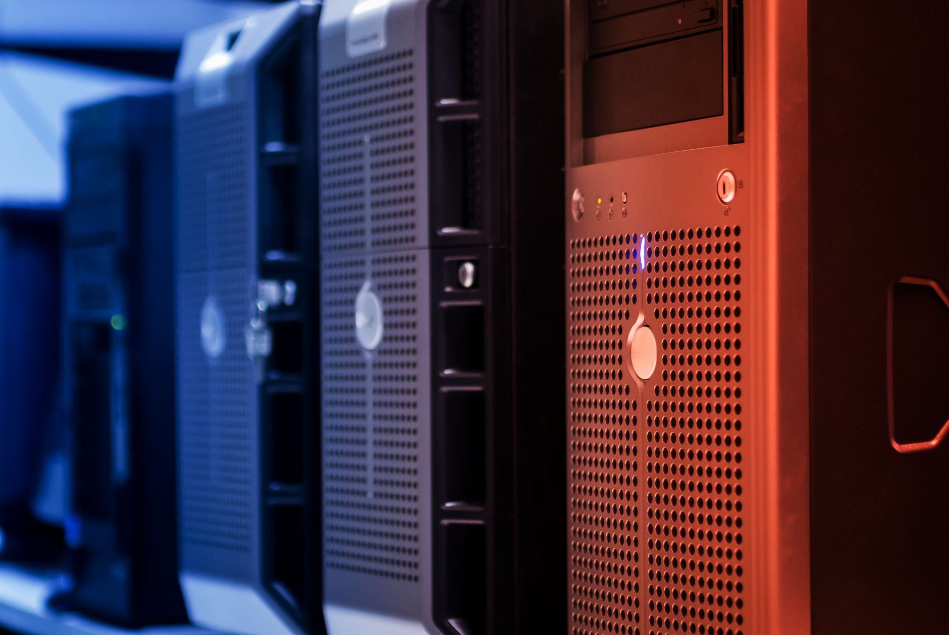 Resilient server recovery environment